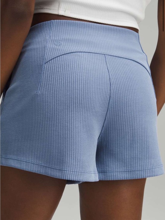 Pants - Lululemon Ribbed Softstreme High-Rise Short 2" Size 6